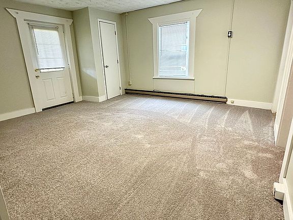 lower unit room 2 w/ 1/2 bth
