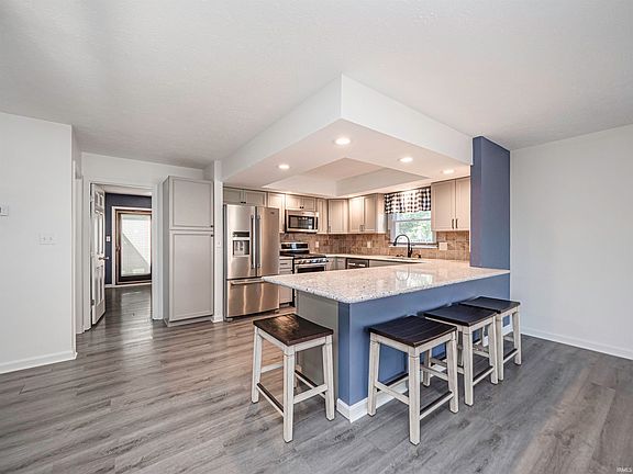 4th image of 211 Rosemarie Ct