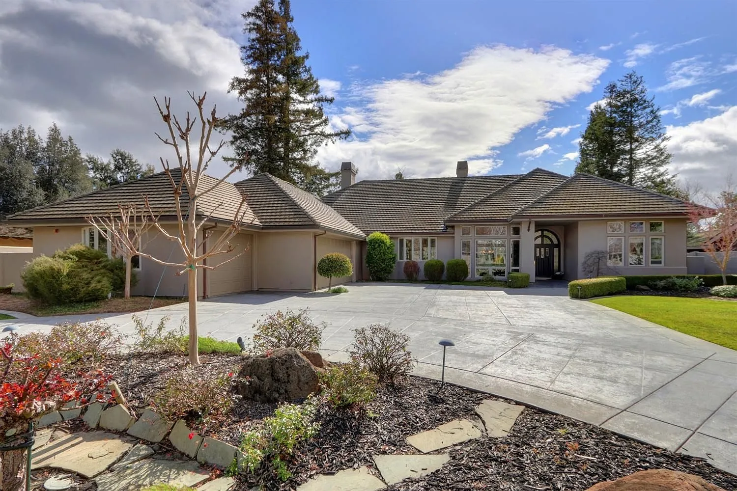 44457 Clubhouse Dr photo 1