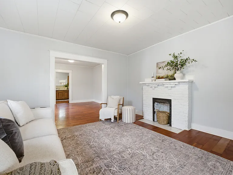 216 N Hickory St — Photo 9
