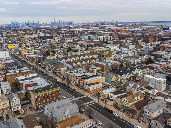 378 Avenue C image 19 of 22