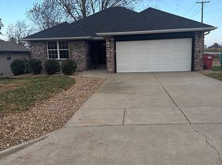 6307 W Cottonwood Rd, Springfield, MO 65802