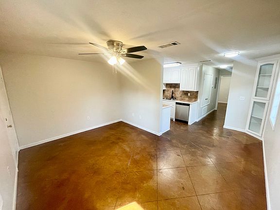 2nd image of 1529 Oak St #20