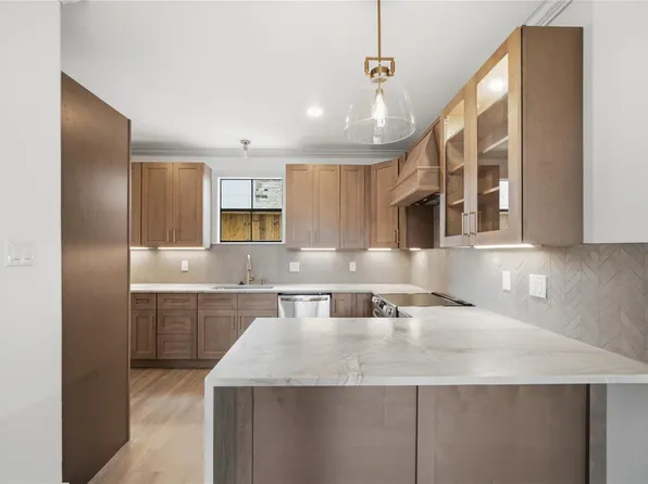2606 Nantucket Dr, Houston, TX 77057