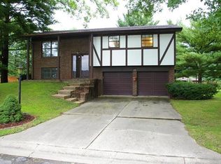 131 Lexington Dr, Millstadt, IL