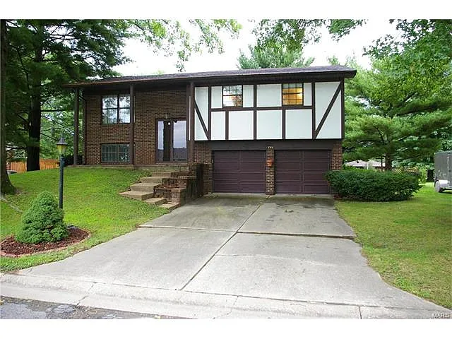 131 Lexington Dr photo 1