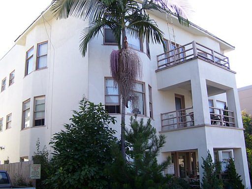 1st image of 401 Spruce St APT 06