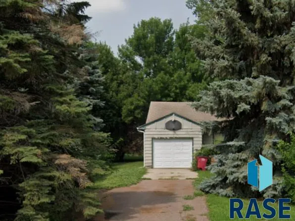 107 S Columbia St, Harrisburg, SD 57032