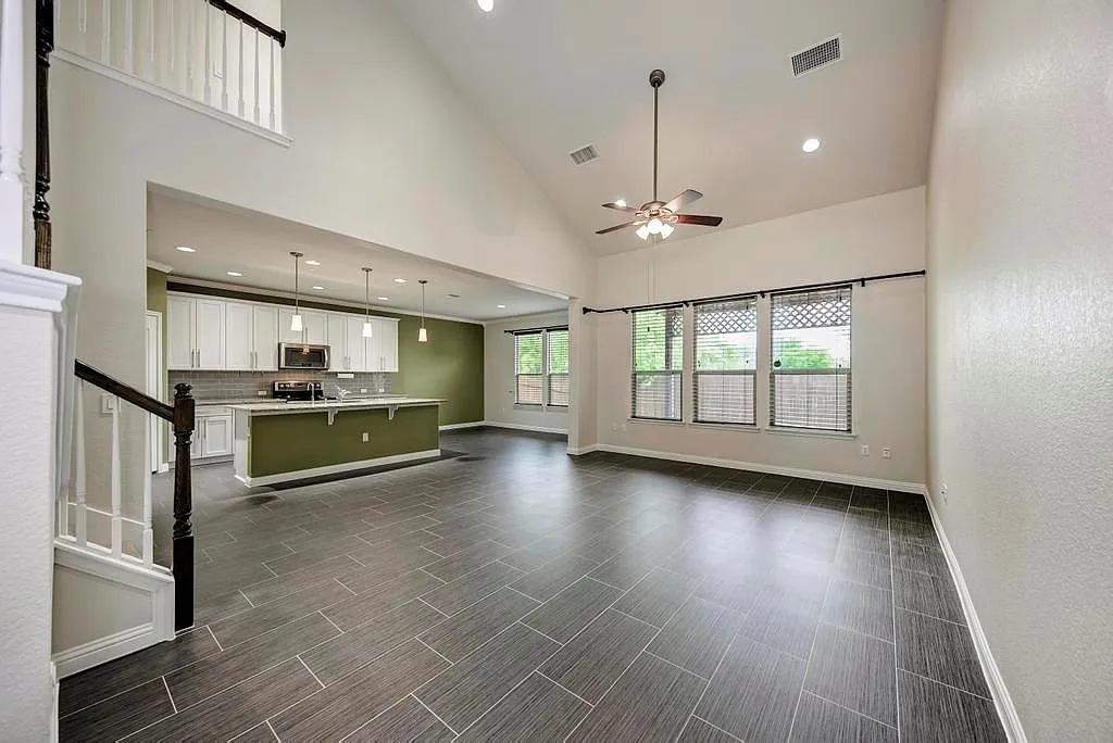 3 bed, 2.5 bath, 1792 sqft, $2,400 — Photo 4
