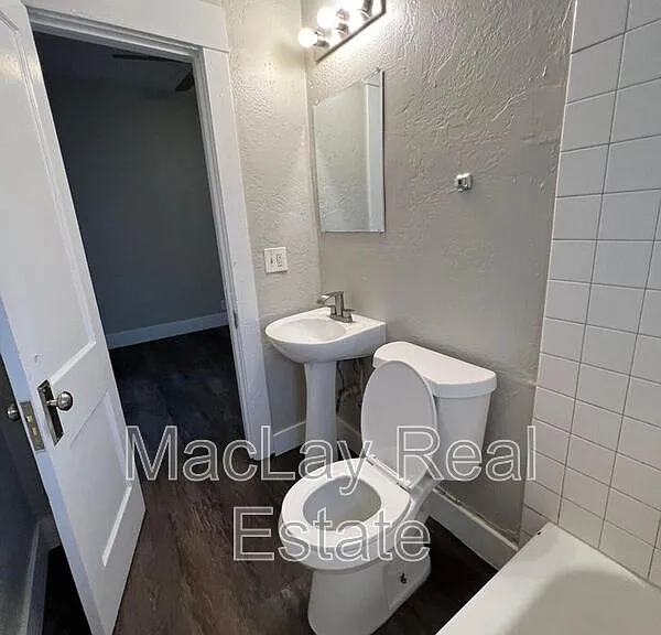 2032 W Adams St #1 — Photo 5