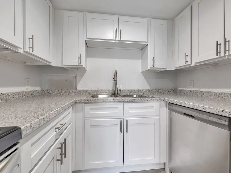 1815 W Tuckey Ln — Photo 14