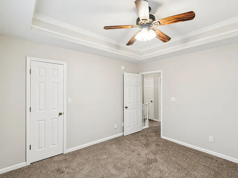Davenport Condominiums — Photo 14