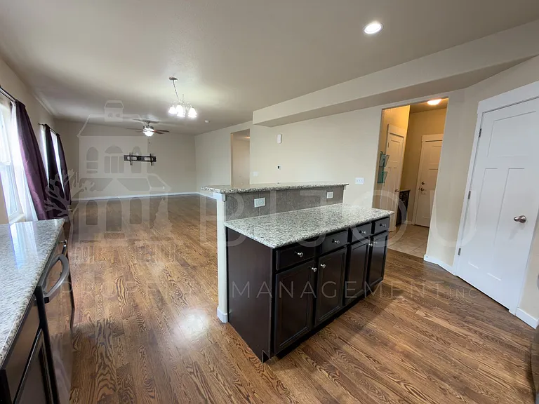 7356 Big Prairie Ct — Photo 6