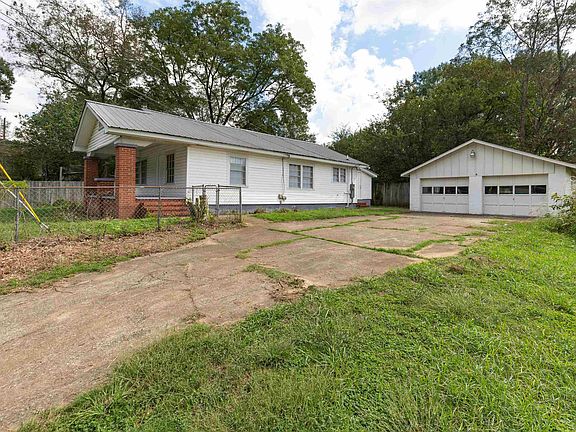 4th image of 653 Sheridan Rd