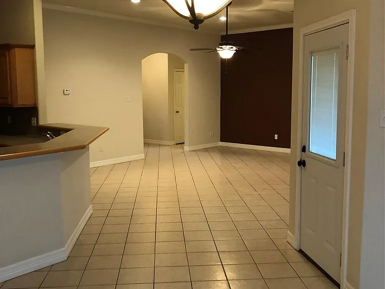 13322 Colton Ln — Photo 9