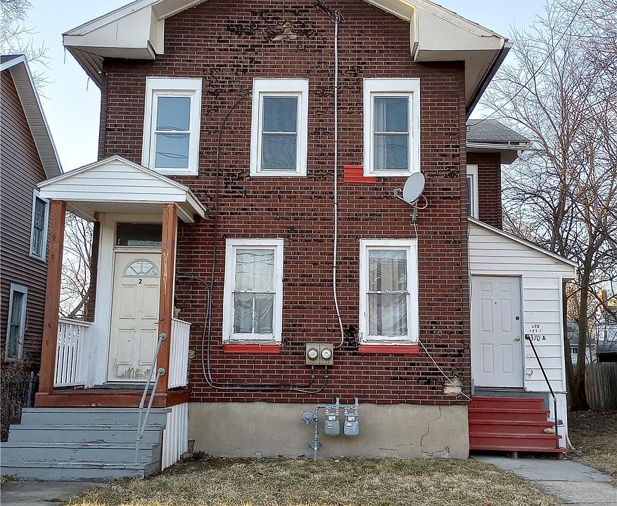 1st image of 370 W 3rd St