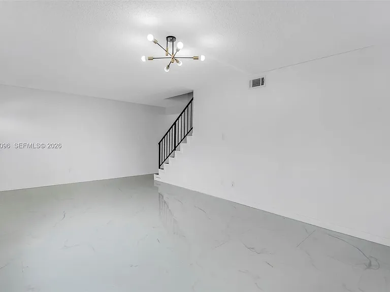 22 Canterbury Ln #22 — Photo 3