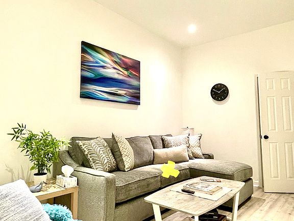 2nd image of 65 E 54th St APT 3R