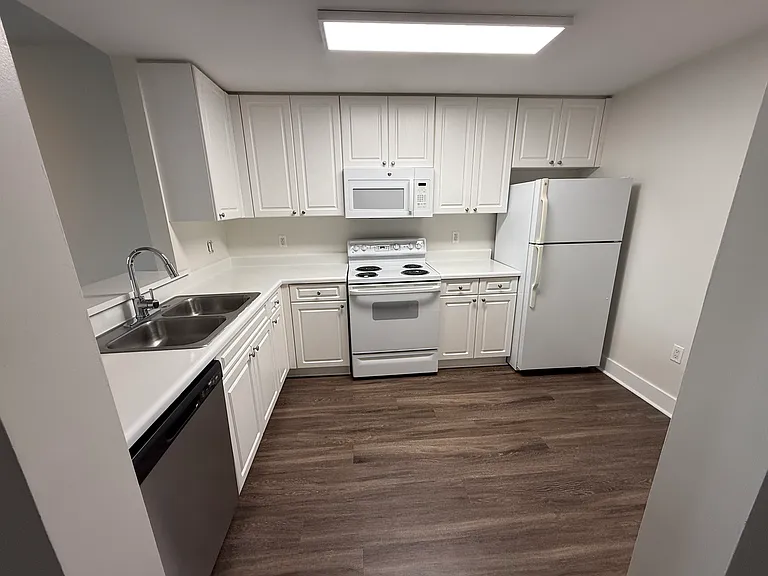 255 Evernia St #916 — Photo 2