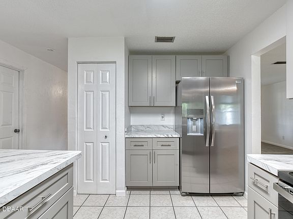 4th image of 1012 E Indian Oaks
