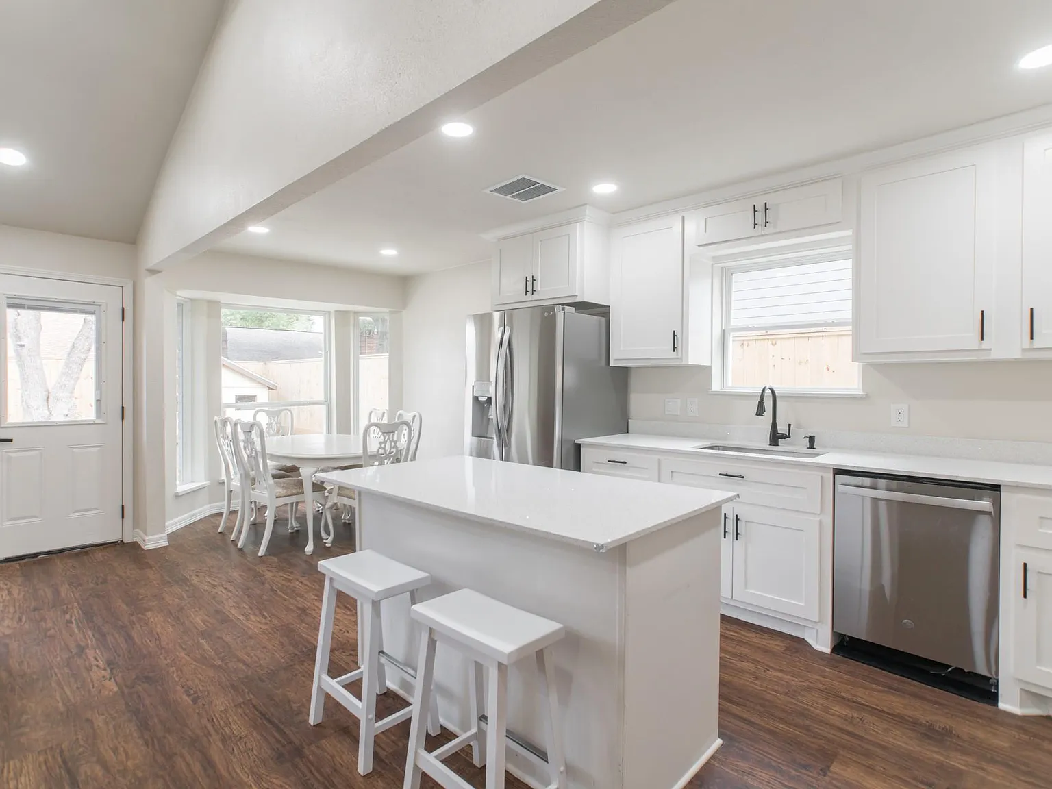 3 bed, 2.0 bath, 1412 sqft, $1,850 — Photo 4