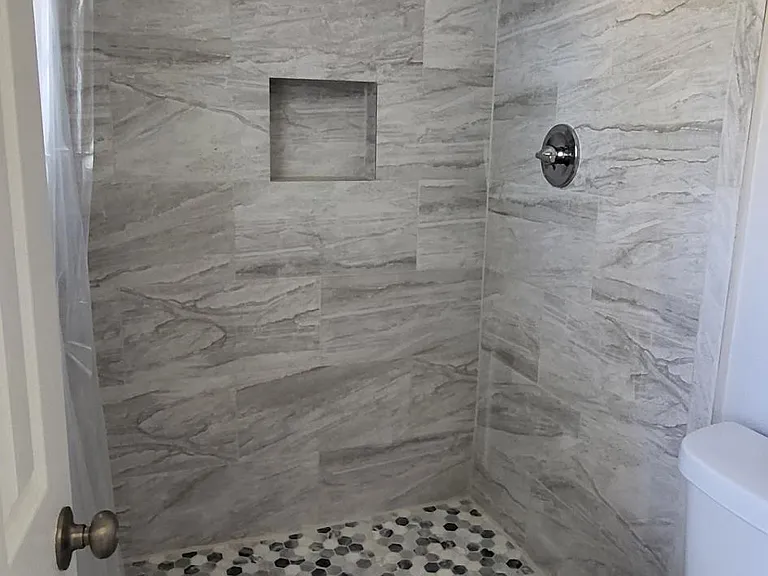 1118 Amberley Woods Dr — Photo 19