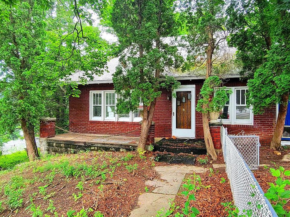1st image of 8 Buchanan Ave
