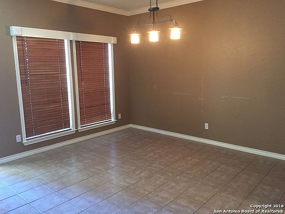 4th image of 200 Briarwood Cir