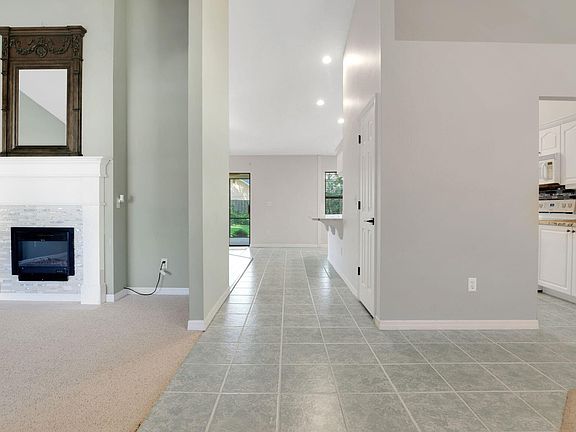 3rd image of 4010 N Waterbridge Cir