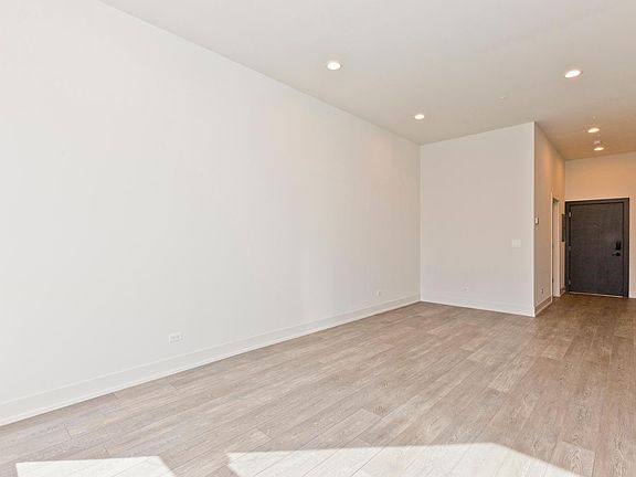 5th image of 854 N Larrabee St #305