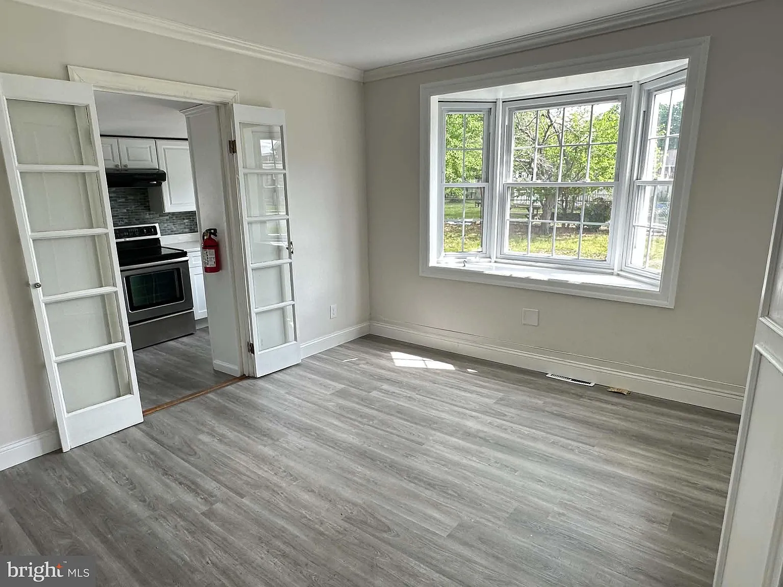 3 bed, 1.5 bath, 1320 sqft, $2,500 — Photo 2