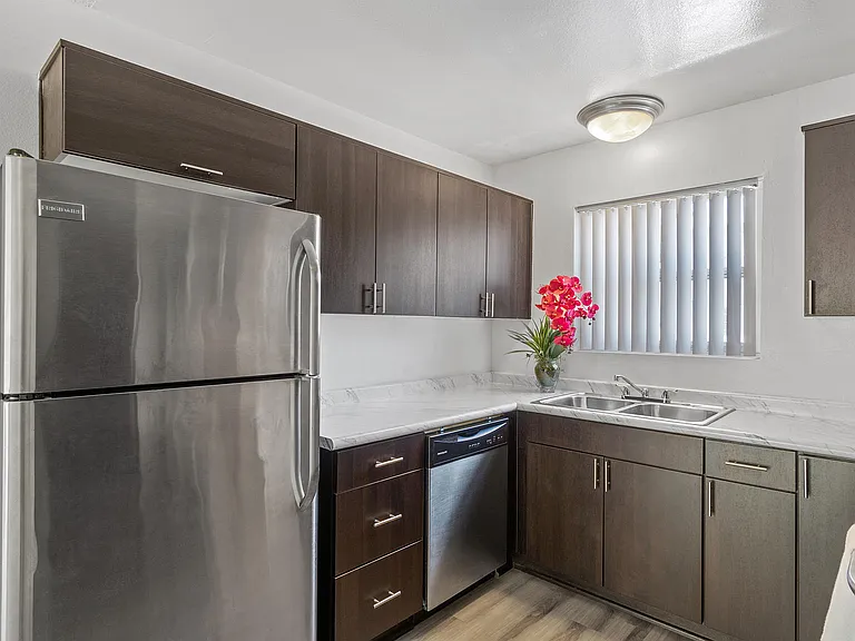 7614 Parkway Dr — Photo 15