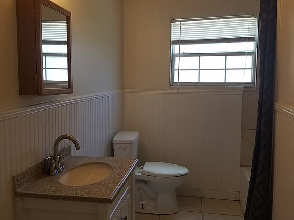 5th image of 1524 W Woodlawn