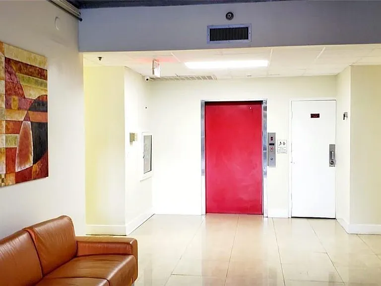 701 S Madison Ave #309 — Photo 3