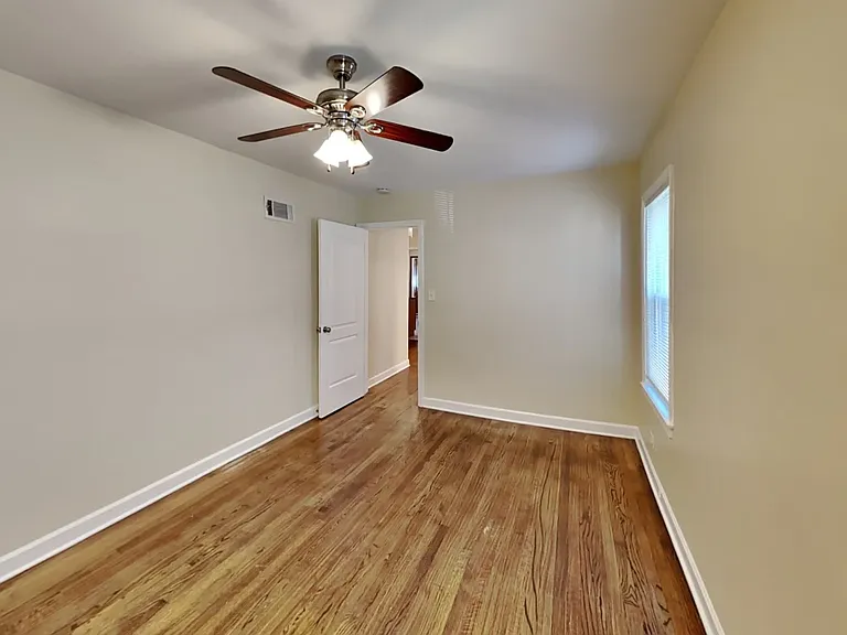 2831 N Austin Ave — Photo 13