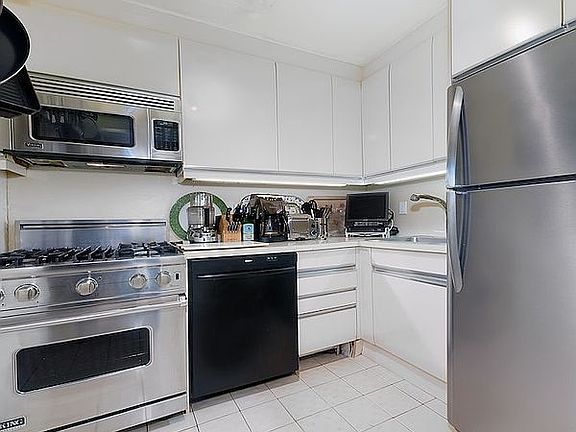 5th image of 23 Park Ave APT 1C