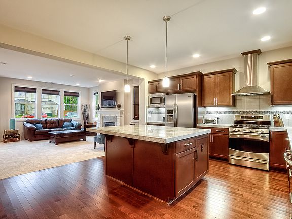 4th image of 1604 NE Falls Dr