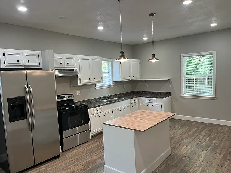 1406 Benson St — Photo 5