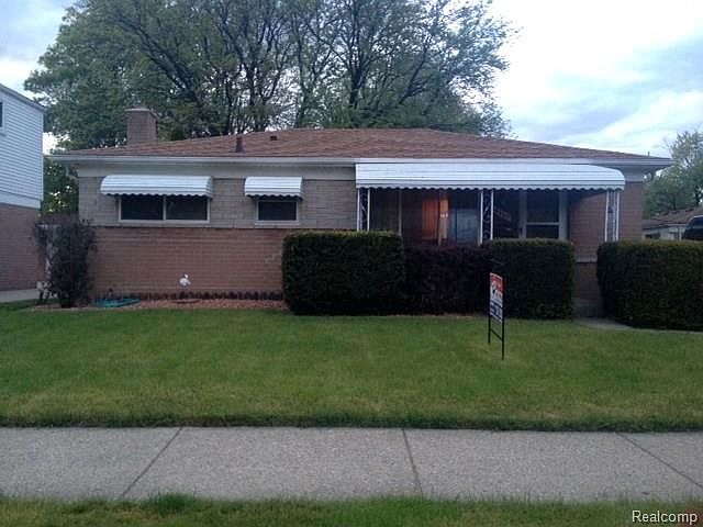 1st image of 16067 Larkspur St