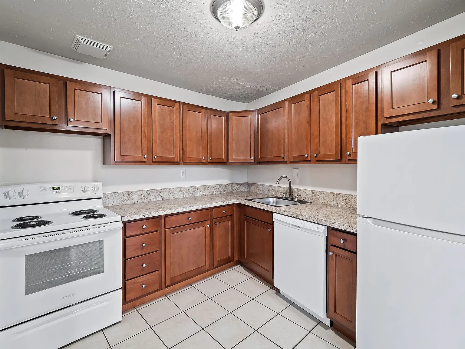 Mystic Creek Apartments — Photo 4