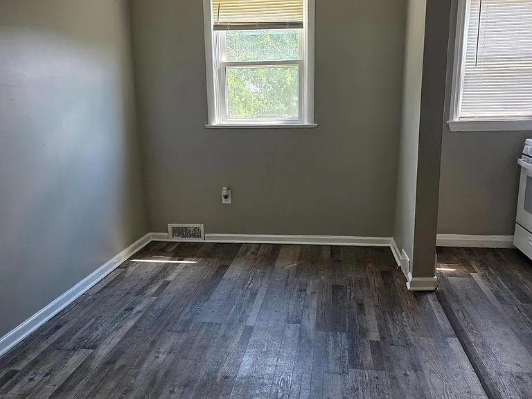 835 E Cold Spring Ln — Photo 6