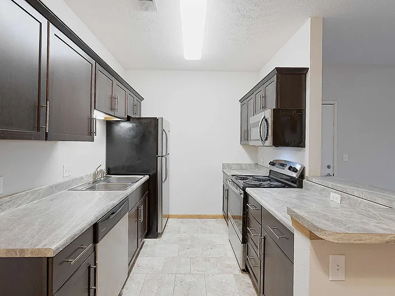 Gateway Park Apartments — Photo 41