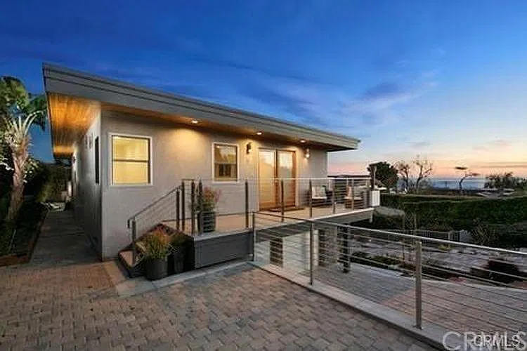 3 bed, 1350 sqft, $7,800 — Photo 2