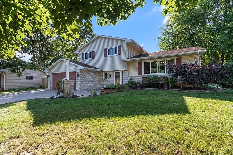 1st image of 1472 Woodhill Dr