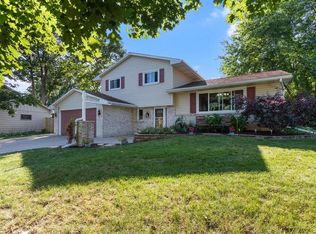 1472 Woodhill Dr, Woodbury, MN 55125