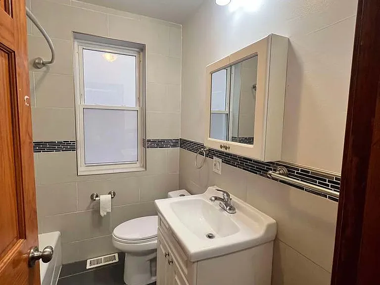 7022 S Maplewood Ave #1R — Photo 5