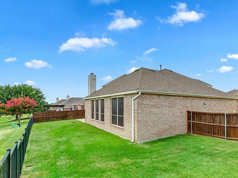 2023 Lairds Dr — Photo 35