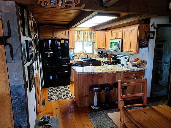 3rd image of 201 Coal Spur Ln
