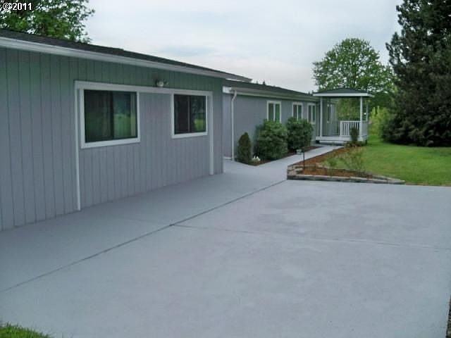 2nd image of 3911 NE 199th St