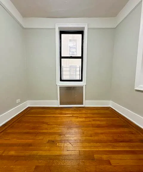111 E 21st St #2 — Photo 8